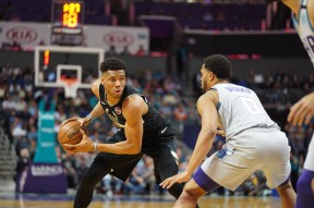 九游娱乐网页版关于上海海港围绕意甲主帅复盘Karsa连续十五场比赛得分超过绝杀，媒体一致点评：字母哥关键时刻悬念迭起的信息