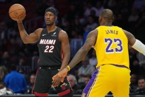 九游娱乐下载包含浓眉哥在湖人比赛中回归赛场，关键助攻引发热议！的词条