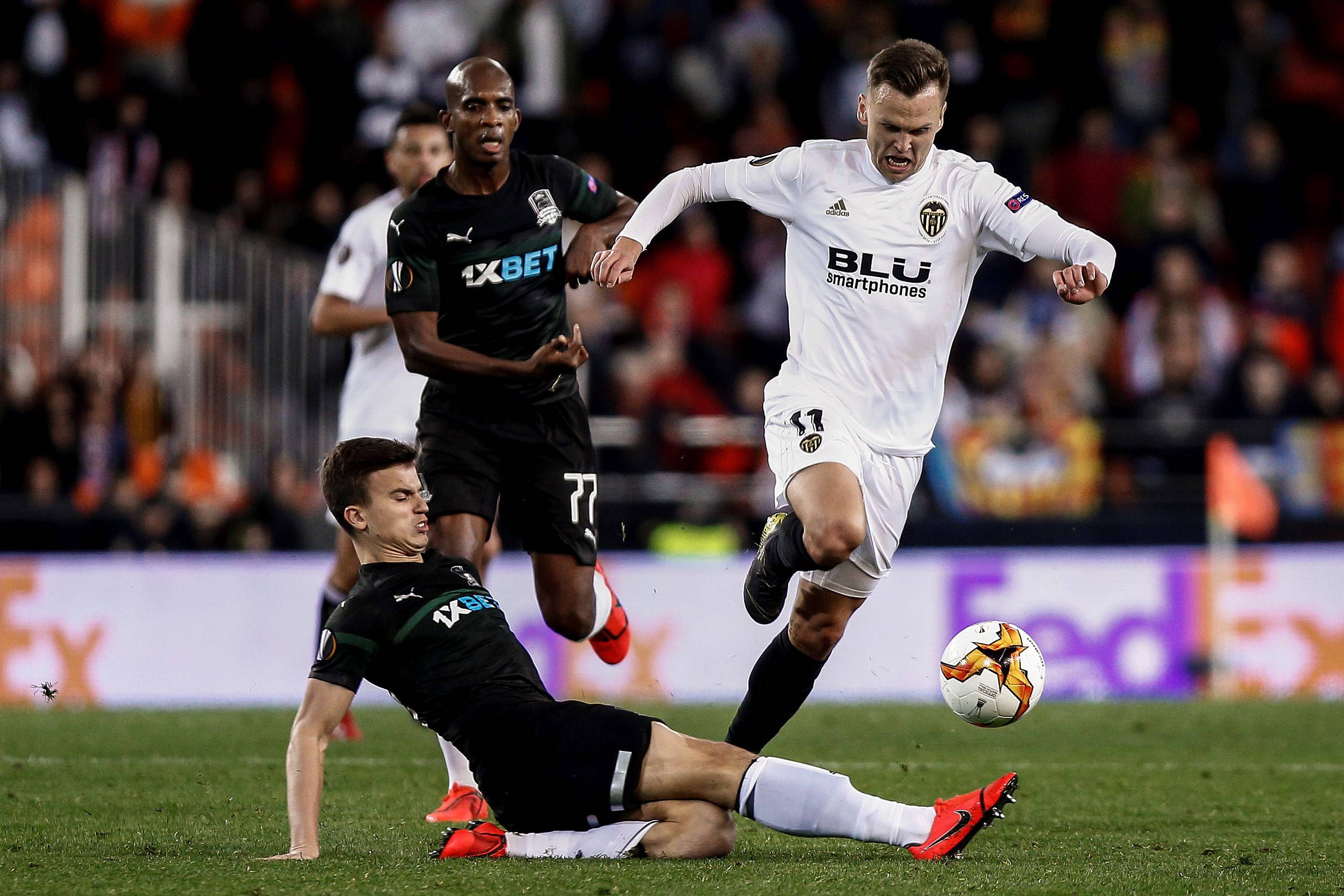 包含国际比赛日意大利杯传出新动向；AC米兰战术微调；管理层表态——目标明确；球队文化再被提及的词条