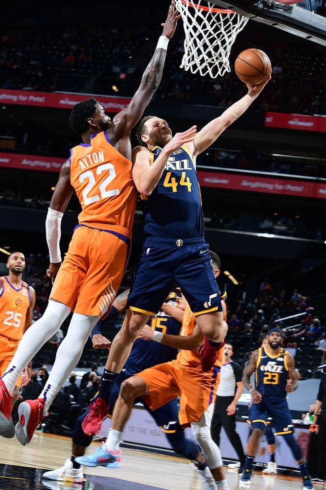 菲尼克斯太阳训练开放日，赛后伤情更新引欢呼，全明星赛在即，资深球员宣示担当的简单介绍